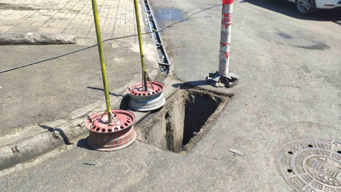 Mazgal hırsızları bu kez Sultangazi’de hortladı! 75 kiloluk mazgalı böyle çaldı! Esnaf nöbette