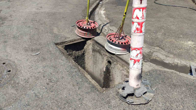 Mazgal hırsızları bu kez Sultangazi’de hortladı! 75 kiloluk mazgalı böyle çaldı! Esnaf nöbette