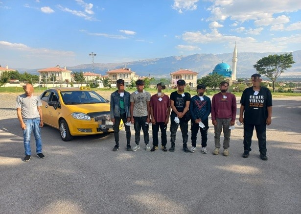 Erzincan’da tarihi eser operasyonu! 239 adet sikke ile çeşitli tarihi eserler ele geçirildi