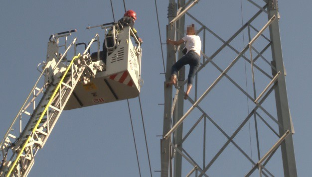 İntihardan vazgeçmek için kedisini istedi, vahşet yaşattı!