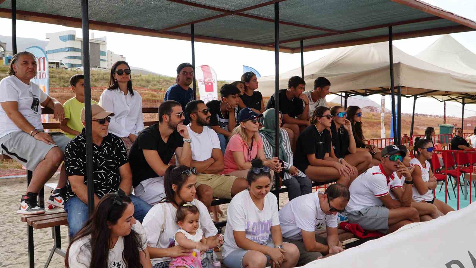 Erciyes'de dünya'da bir ilk yaşandı! Dünyanın en yüksek plajı şampiyonlarını belirledi