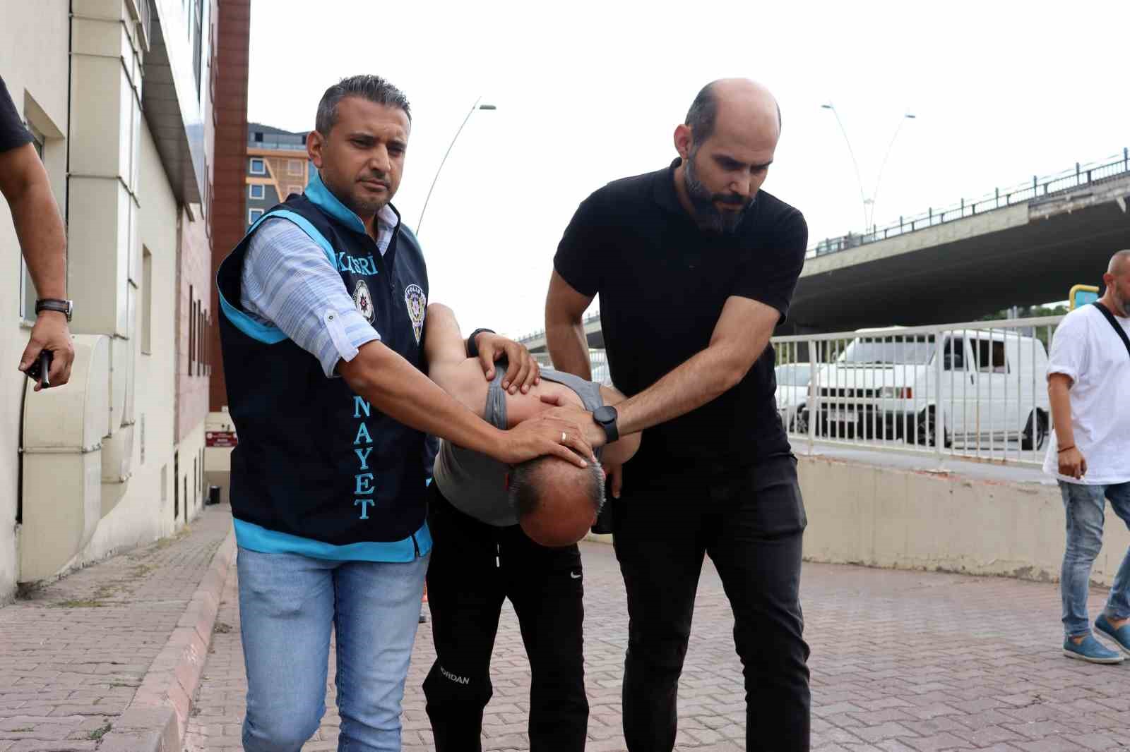 Saldırdıkları kırathanede polis memurunu da ağır yaralayan 4 kişi hakim karşısında!