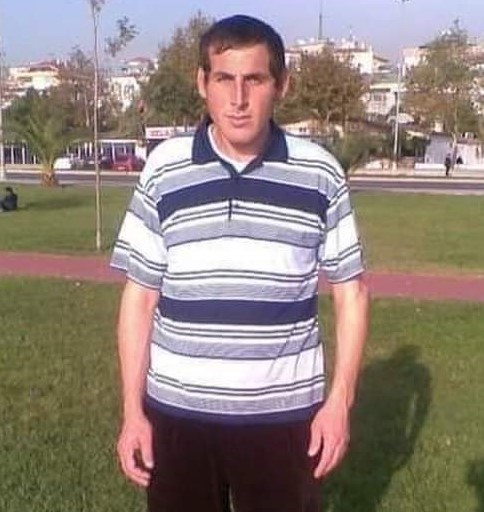 Devrilen tarım aracının altında can verdi!