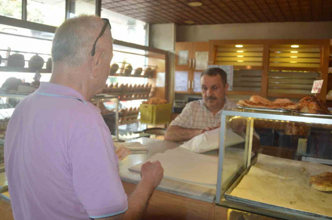 Bozuk madeni para bulamayan esnaftan şaşırtan yöntem! Parayı, parayla satın alıyor!