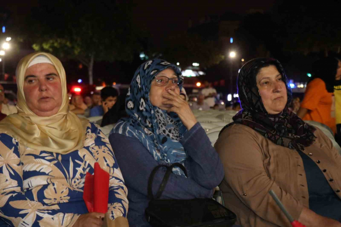 24 yıl geçti ama acı hala aynı: Gözyaşlarına hakim olamadılar