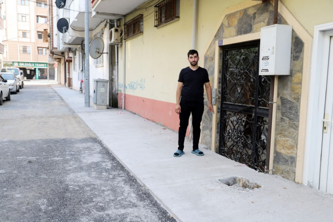 Karasu'da yaşandı! Kaldırımı binanın girişinden yüksek yaptılar, Kapıyı yukarıya kaldırın dediler