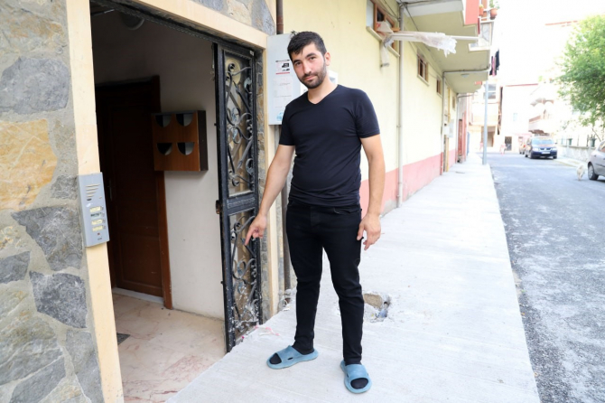 Karasu'da yaşandı! Kaldırımı binanın girişinden yüksek yaptılar, Kapıyı yukarıya kaldırın dediler