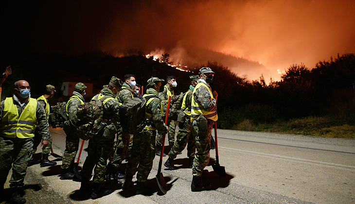  Yangın sınıra dayandı! Yunanistan’ın Türkiye sınırındaki orman yangını 3 gündür devam ediyor