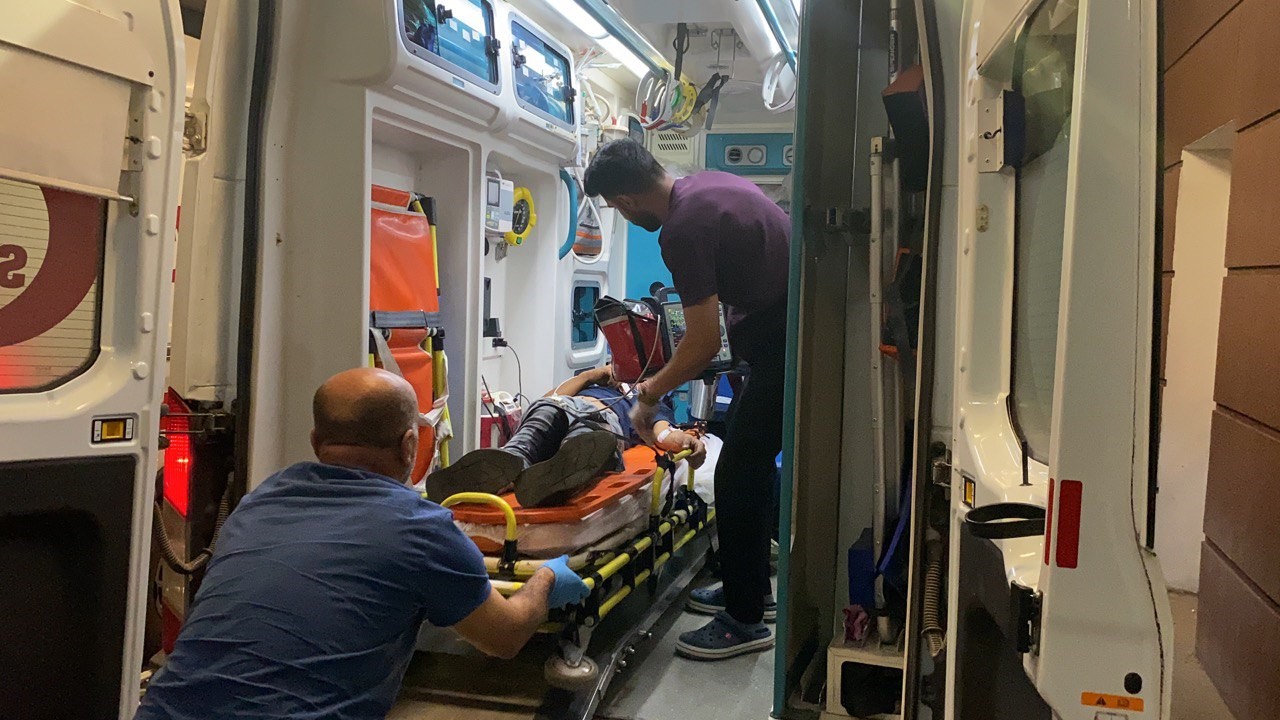 Feci şekilde yaralandı! Motosiklet tıra arkadan çarptı