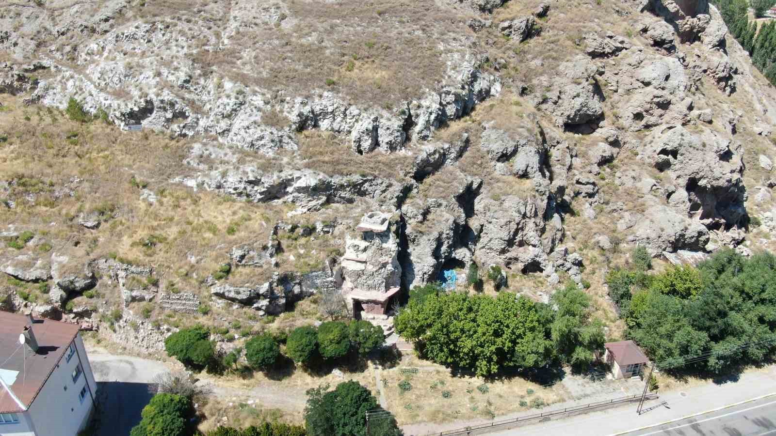 Binlerce yıllık mağaranın doğal klima etkisinden faydalanılarak, peynir deposuna dönüştü