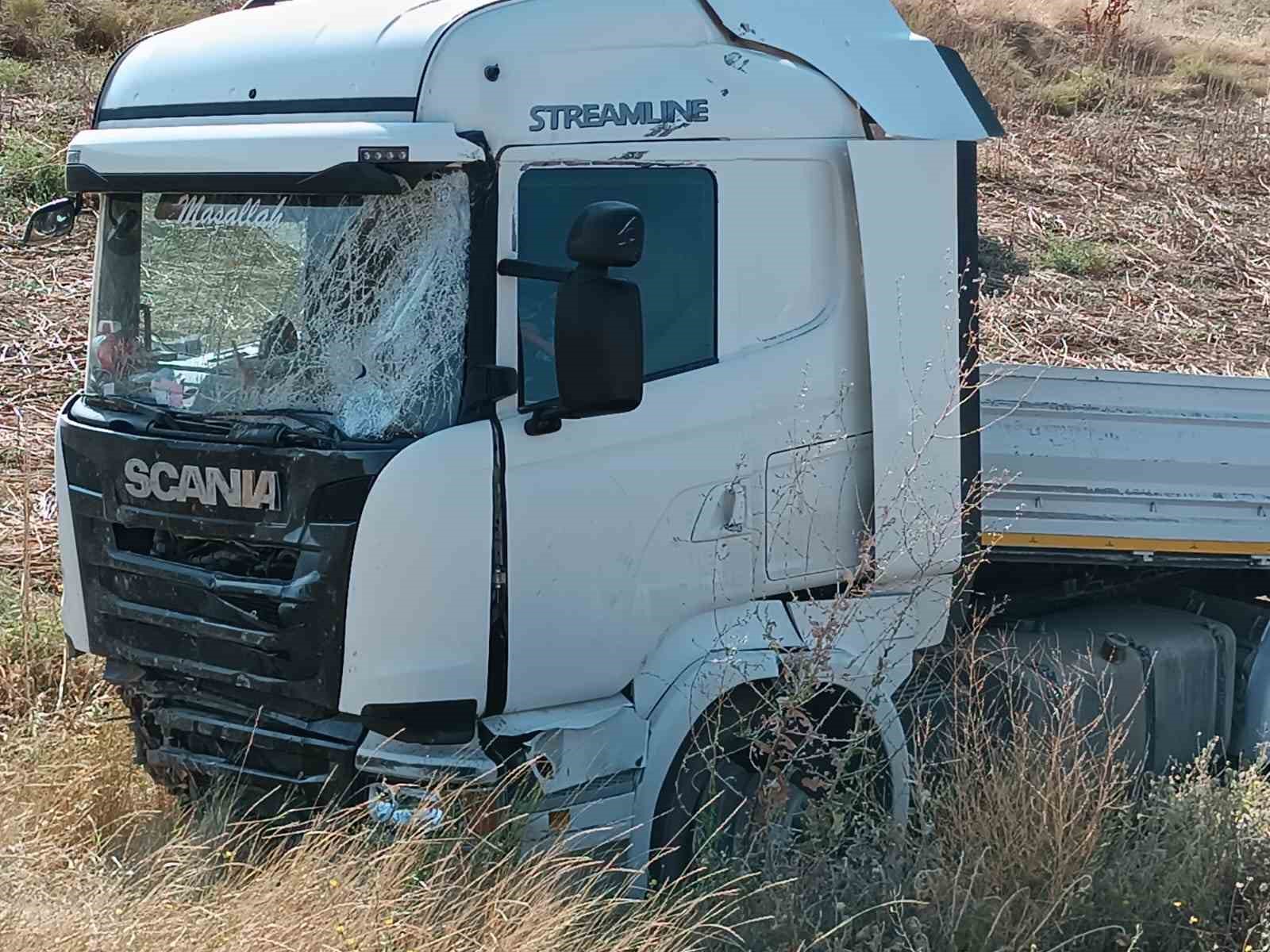 Facianın eşiğinden döndü! Mermer bloklarla beraber şarampole yuvarlandı!