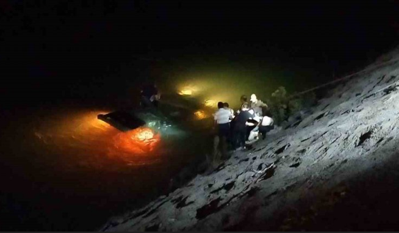 Artvin’de Çoruh Nehri’ne düşen araçtan mucize eseri sağ çıktılar