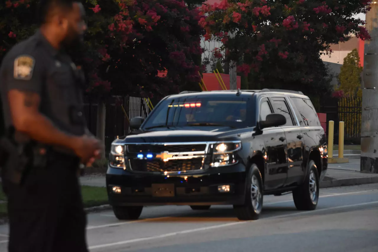 Eski ABD Başkanı Donald Trump teslim oldu, Sabıka fotoğrafı dünya gündemine oturdu