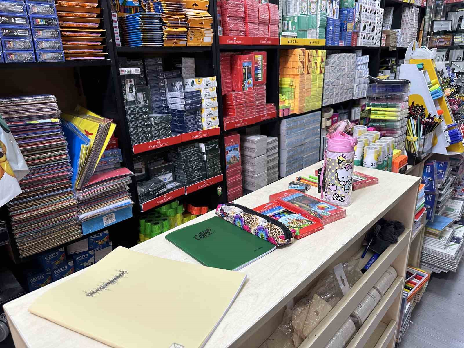 Kırtasiye ürünlerinde fiyatlar arttı! Veliler ikinci ele yöneldi
