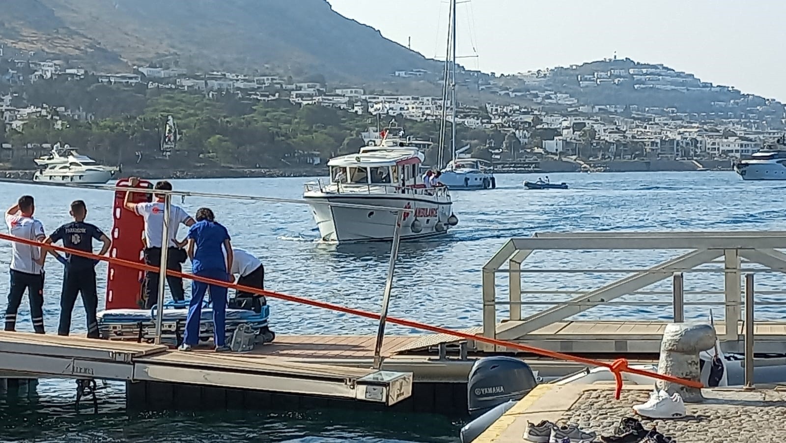 Ünlü iş adamı Ali Sabancı ve eşi tatil için gittiği Yunanistan’da sürat botuyla kaza yaptı