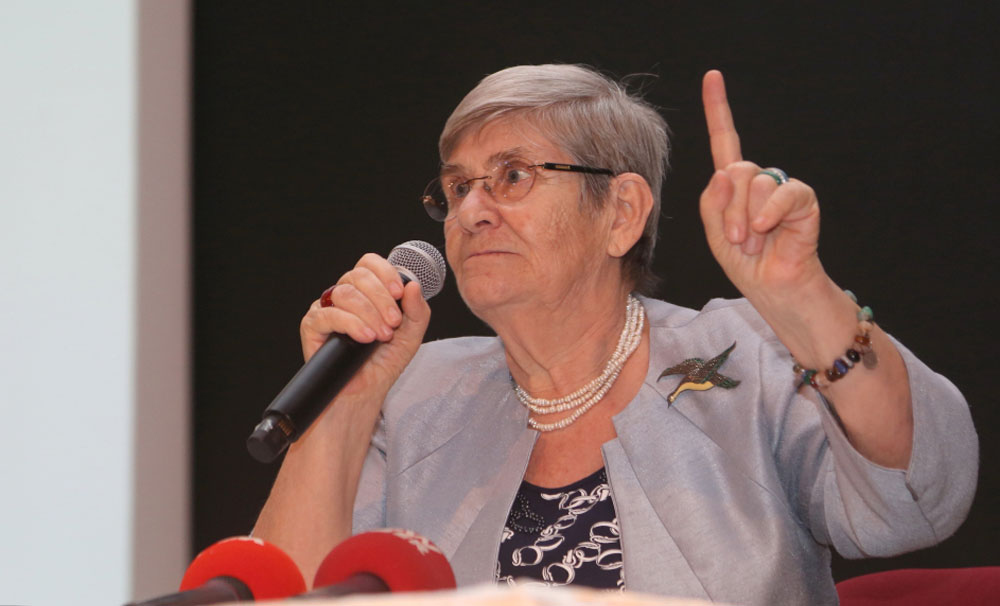 Canan Karatay yine çok şaşırtan açıklamalar! Bildiklerinizi unutun! Yazın sık tükettiğiniz meyveleri bir kez daha gözden geçirin