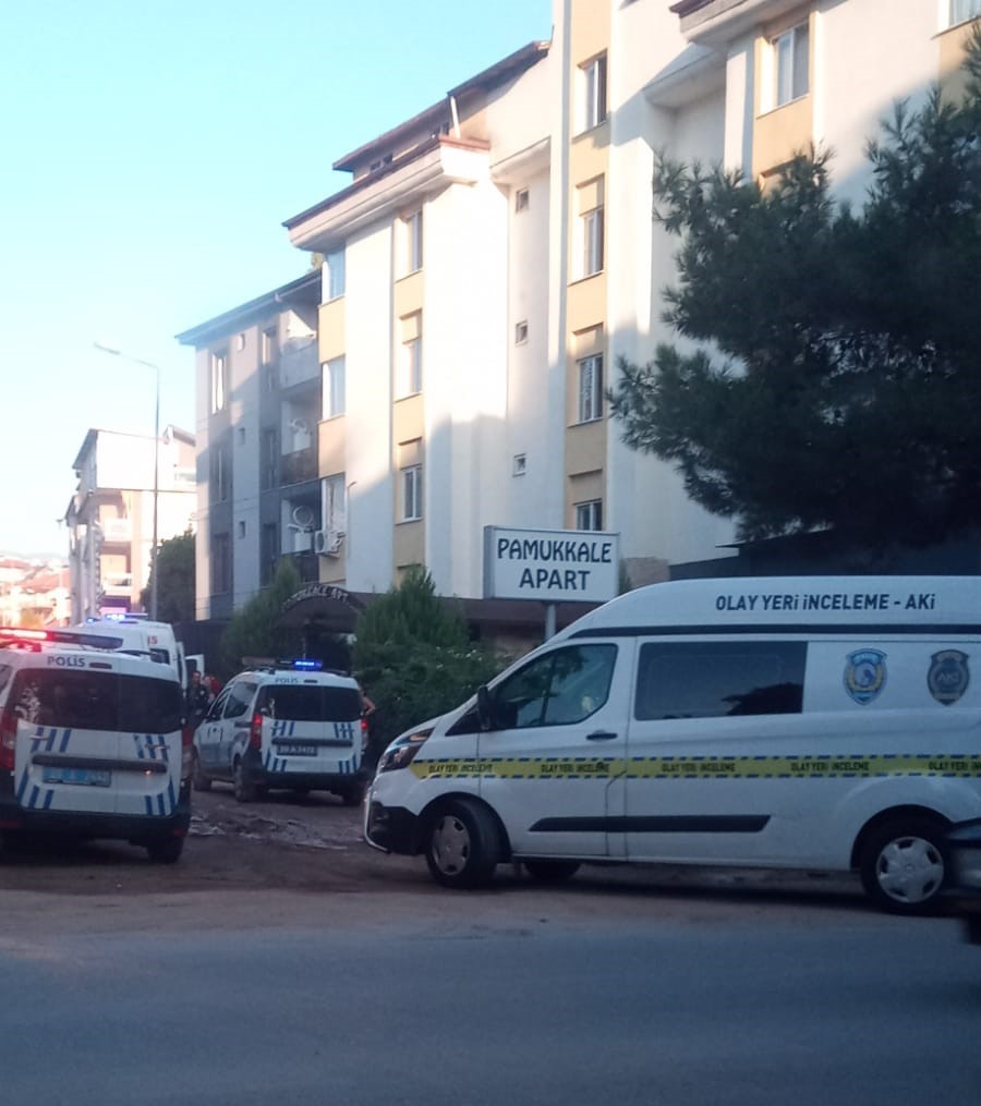 Talihsiz adamın feci sonu! Apartın çatı katından aşağı çakıldı!