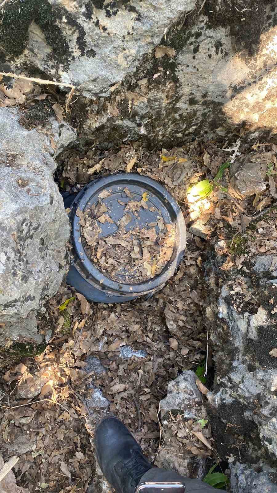 İnlerine girildi! Terör örgütü mensuplarına ait eşyalar ele geçirildi