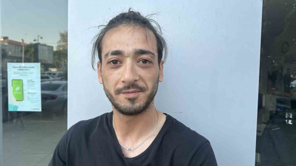 Kabataş'ta sokak kedisine tekme atan gence meydan dayağı