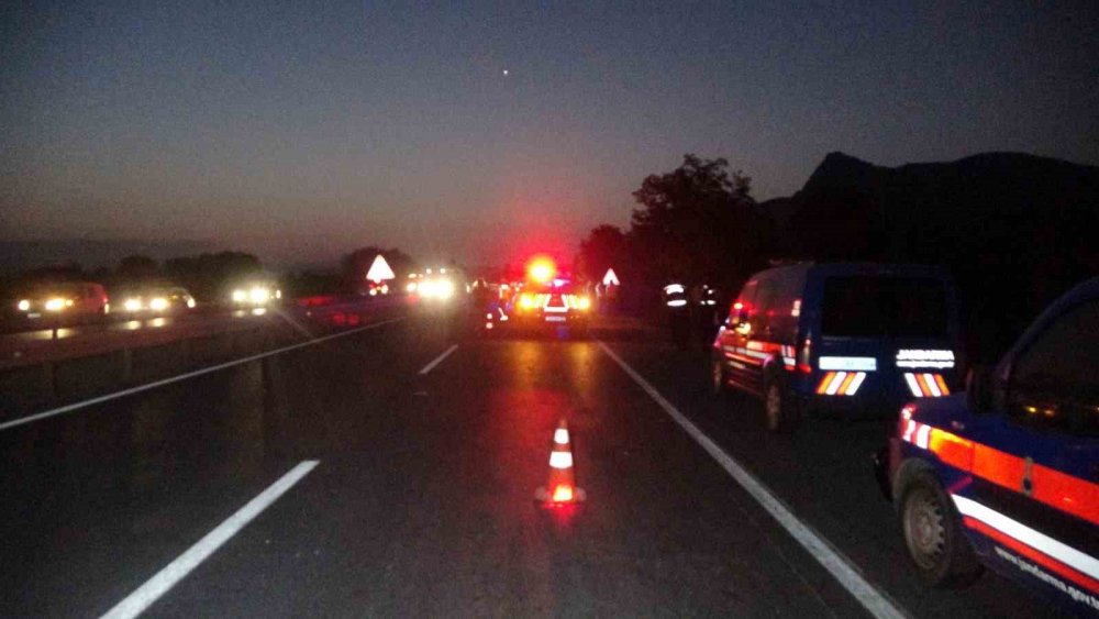 Denizli'de karşı şeride geçen tır, otobüse çarparak dehşet saçtı: 6 ölü, 43 yaralı