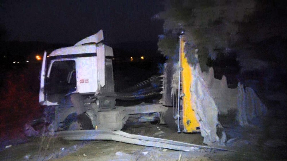 Denizli'de karşı şeride geçen tır, otobüse çarparak dehşet saçtı: 6 ölü, 43 yaralı