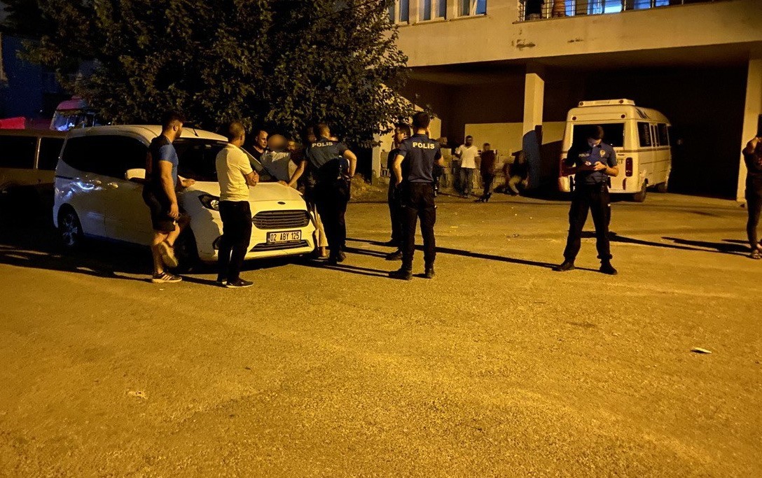 Komşular birbirine girdi! Yüksek ses ve küfürlü konuşma olay çıkardı!