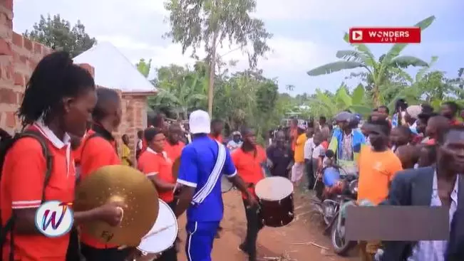 Uganda'da şaşkınlık veren olay! 7 kadınla birden evlenen adam eşlerine düğün hediyesi olarak bakın ne verdi?