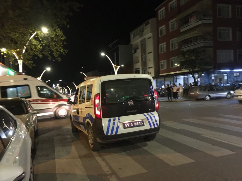 Elinde bıçakla eşini ve 2 yaşındaki çocuğunu esir aldı, tehditler savurarak yardıma gelenlere izin vermedi