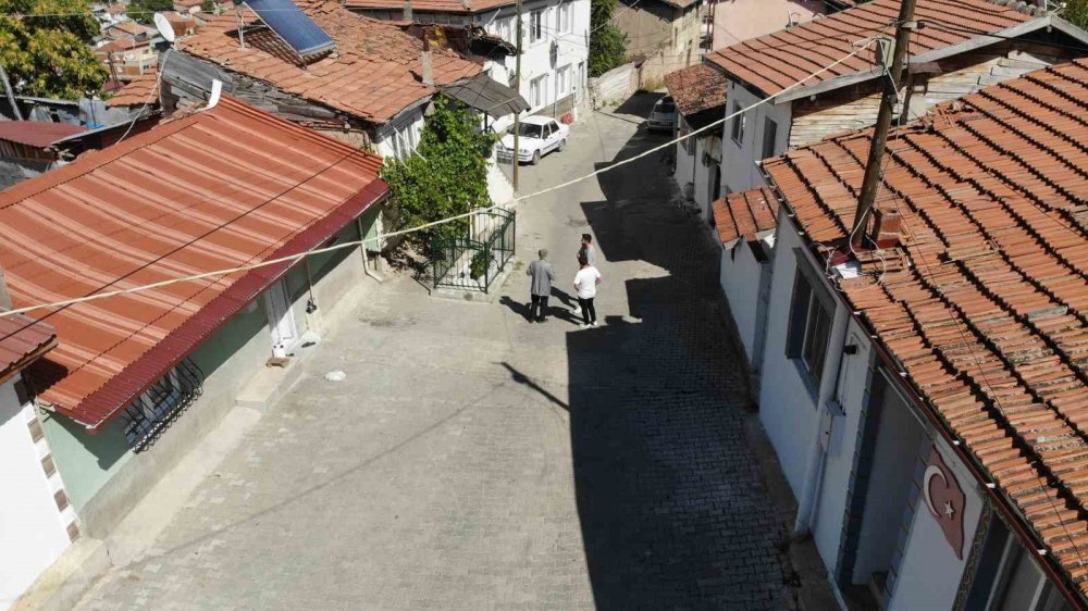 Tokat'ta gizemli mezar! 100 yıldır yolun ortasında, duruyor, kime ait olduğu bilinmiyor!