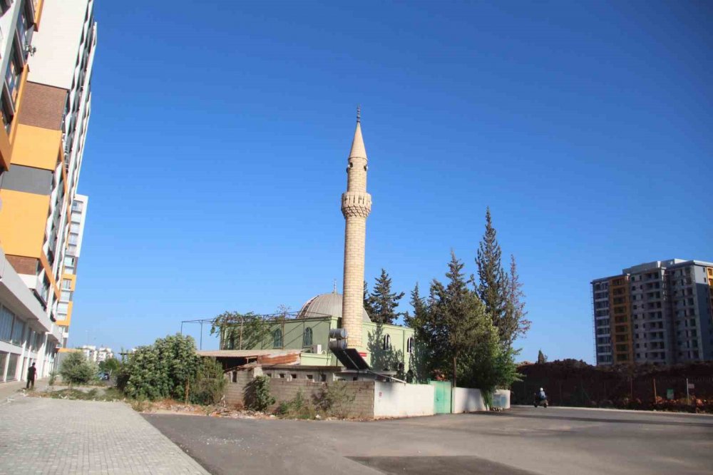 Antalya Kepez'de 40 yıllık camiler yolun ortasında kaldı! Sebebine inanamayacaksınız!