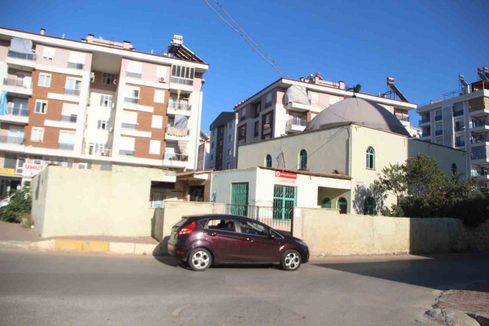 Antalya Kepez'de 40 yıllık camiler yolun ortasında kaldı! Sebebine inanamayacaksınız!