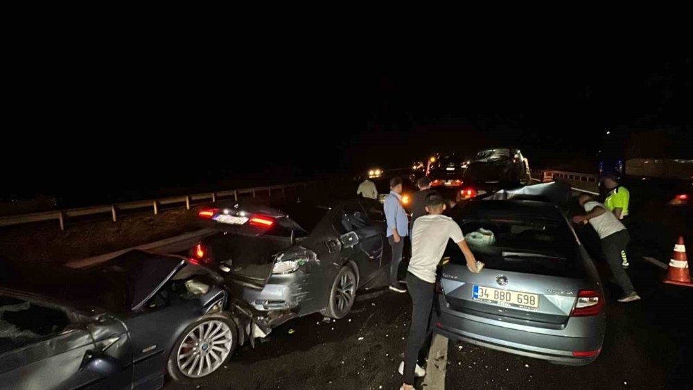 Anadolu Otoyolu’nda dehşet kaza! 11 araç birbirine girdi!