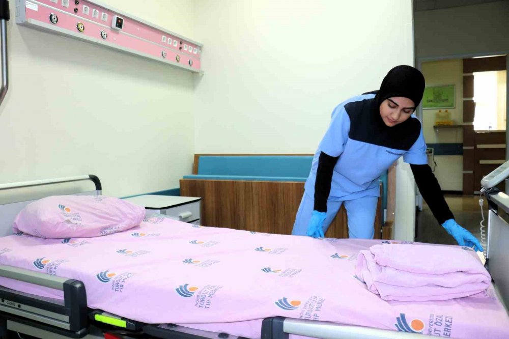 Malatya'da azmin zaferi! Hizmetli olarak çalıştığı hastanenin tıp fakültesini kazandı