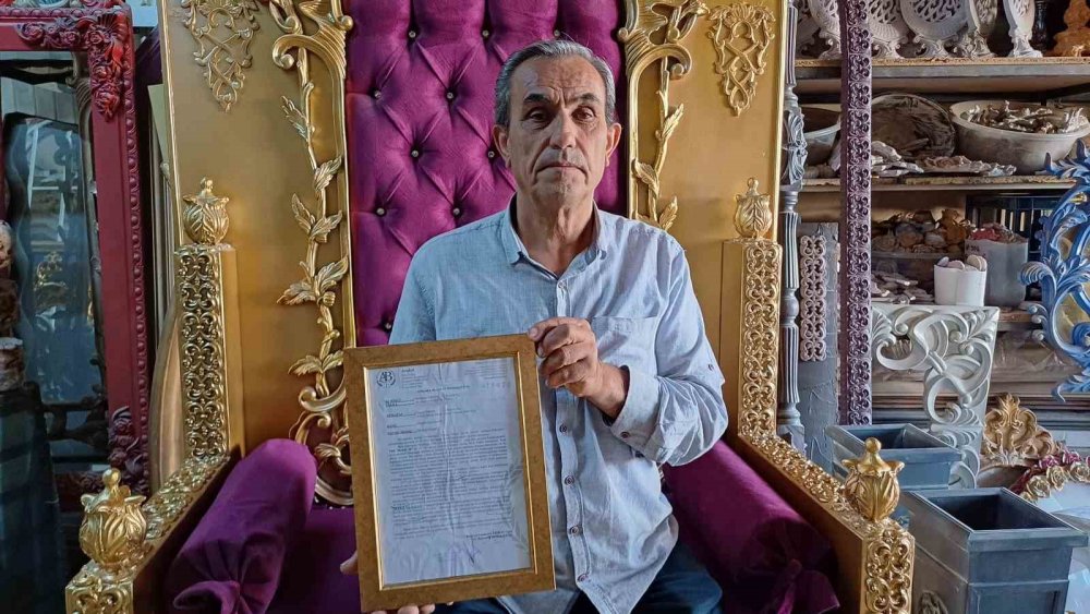 İşyerine öyle bir pankart astı ki... Görenler beddua etmeden geçmiyor!