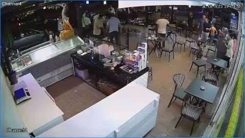 Kadına sözlü tacize esnaf duyarsız kalmadı! Cadde boks ringine döndü!