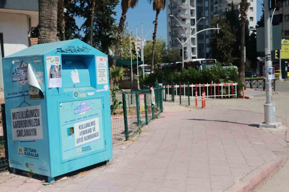 Gören herkes hayrete düştü! Direklere asılan bu ilanı anlayabilen yok!