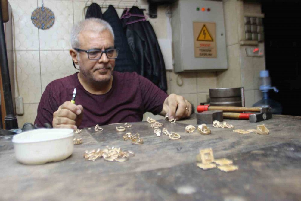 Kuyumcu ustasına kargo şoku! 325 liralık altınları kayboldu!