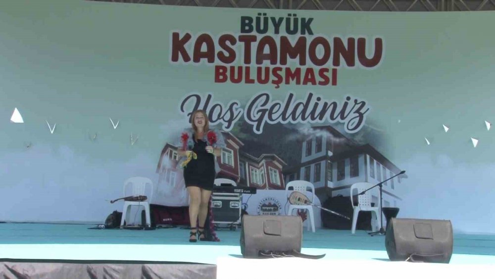 Bakan Yumaklı'nın katıldığı Yöresel halk oyunlarının oynandığı festival renkli görüntülere sahne oldu