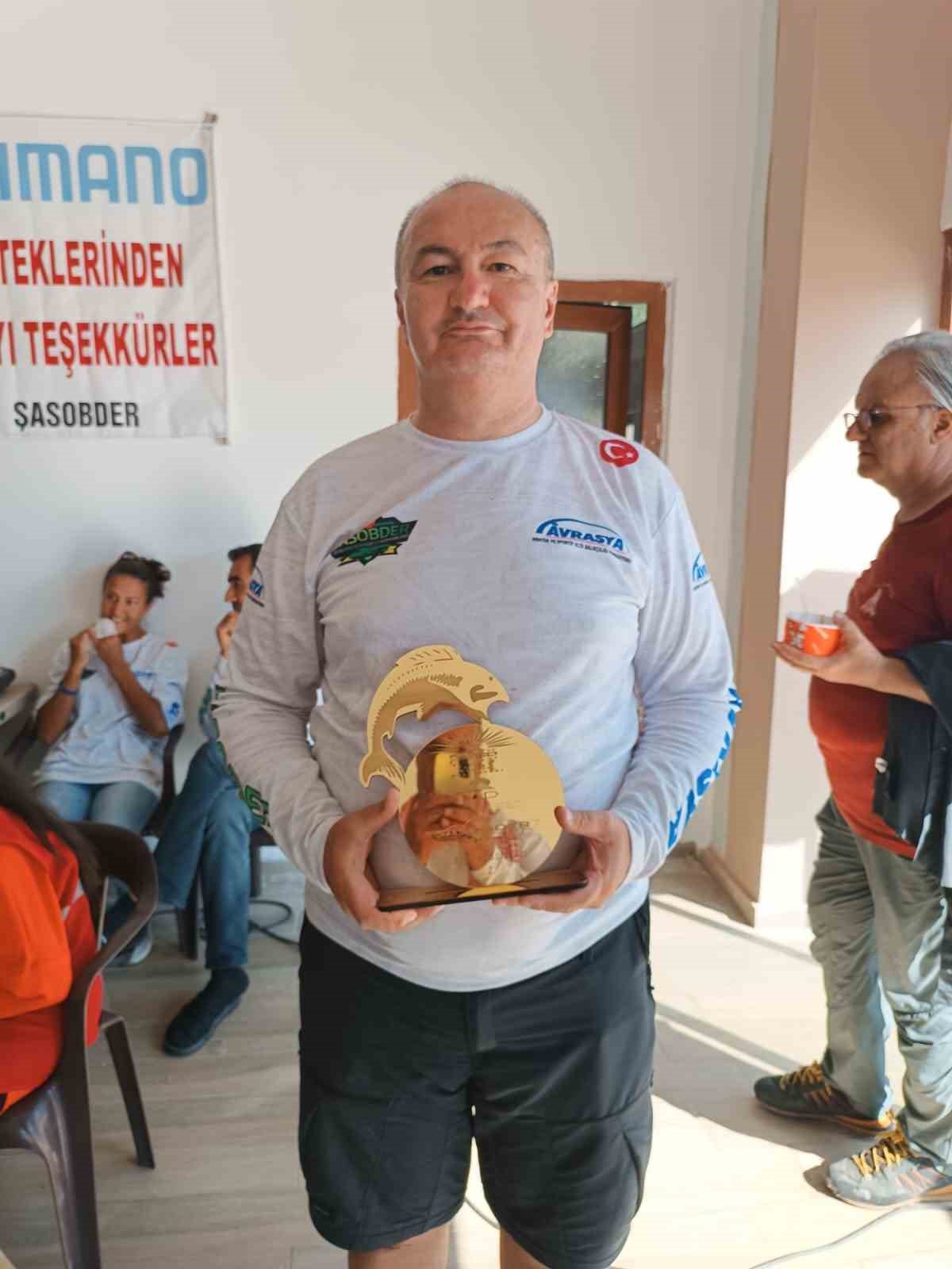 Balıkçılar festivalde, birincilik için olta attı!