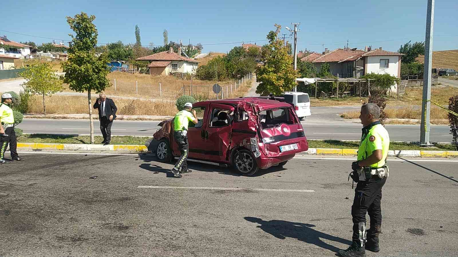 Ters yöne giren çekici ile ticari araç birini biçti geçti!