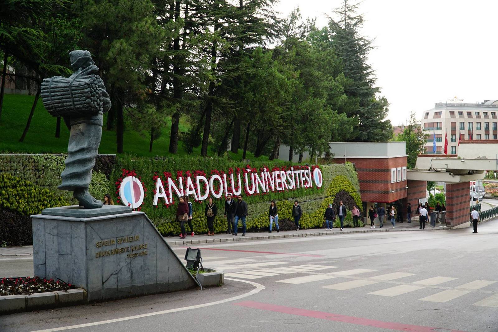 Anadolu Üniversitesinin yeni iş birliği "Pingpong University" uygulaması öğrencilerin hayatı kolaylaştıraca