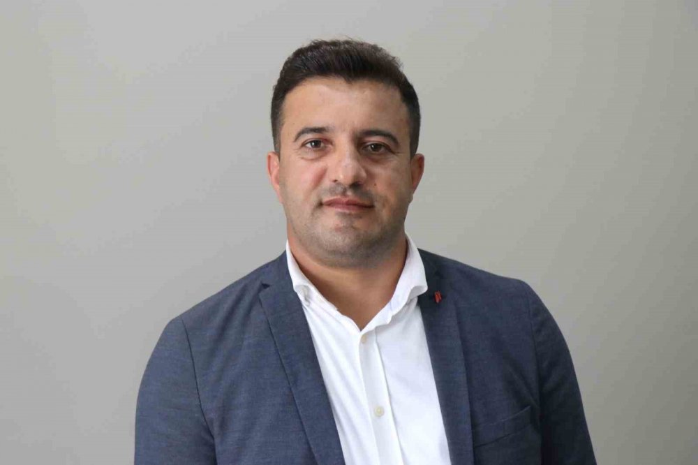 Sakarya’da yürekleri ısıtan görüntü: Yolda su satan yaşlı amcanın tüm sularını aldı, borcu kadar ödeme yaptı