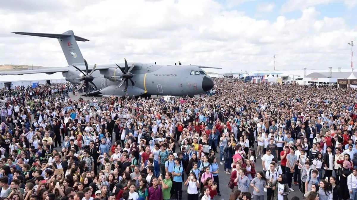 vCumhuriyetin 100. yılında TEKNOFEST İzmir'de! Cumhurbaşkanı Erdoğan: “İzmir’de fetret devri yaşanıyor”