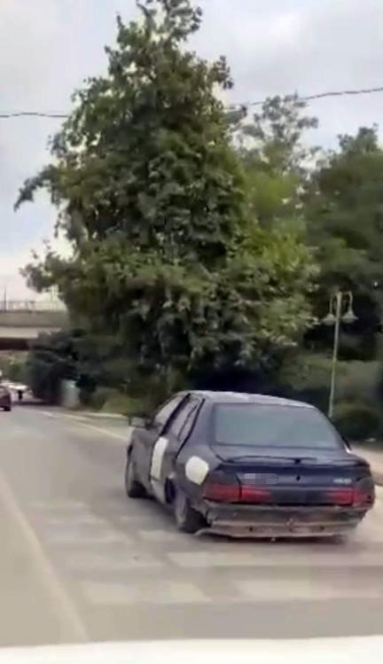 Ne tamponu var, ne plakası! Bu arabayı trafikte görenler şaşkına dönüyor!