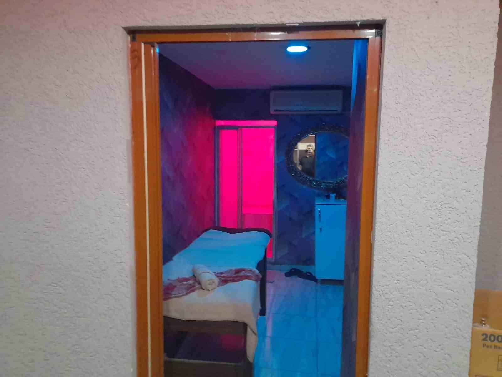 Masaj salonlarına şok baskın! Hatay’da yapılan baskında 27 yabancı uyruklu kadın yakalandı!