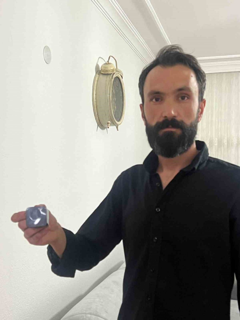 Evdeki eşyalar 6 aydır esrarengiz bir şekilde birden kayboluyordu! Şoke eden gerçeği güvenlik kamerası ortaya çıkarttı