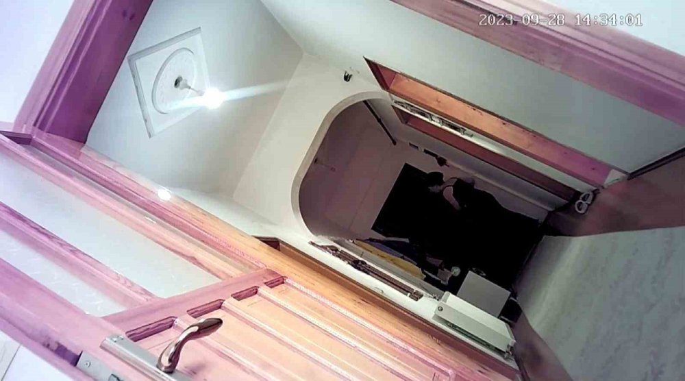 Evdeki eşyalar 6 aydır esrarengiz bir şekilde birden kayboluyordu! Şoke eden gerçeği güvenlik kamerası ortaya çıkarttı