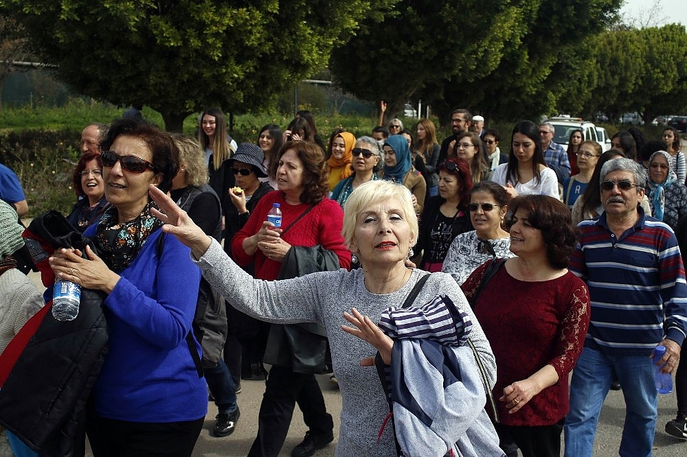 Yaşlılar farkındalık için yürüdü: "Sağlıklı beslen, hareket et, mutlu yaşa"