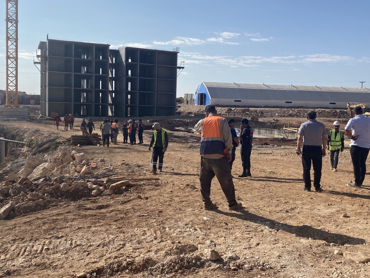 Adıyaman'da inşaat işçileri kürekle, sopayla birbirlerine girdiler! 