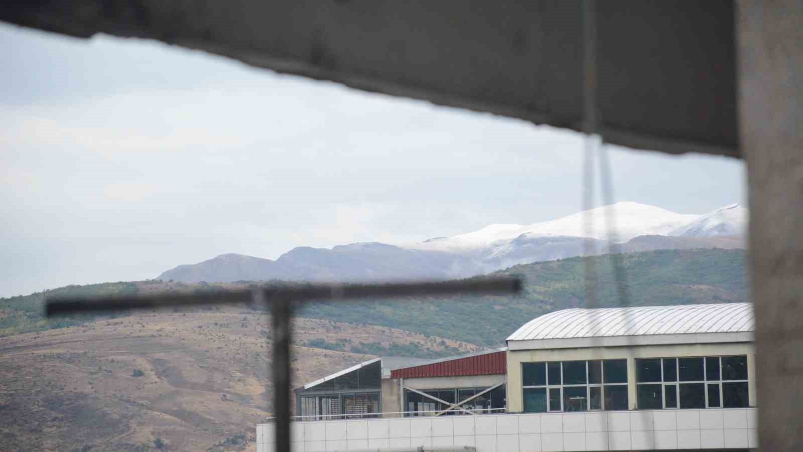 İlk kar düştü! Bitlis’te yüksek kesimlere mevsimin ilk karı yağdı